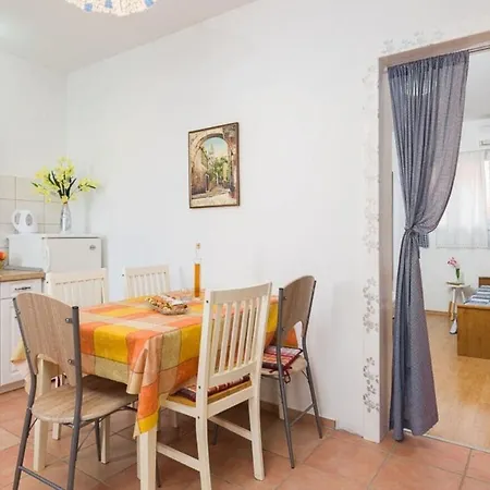 Apartment Ivo - Nearby Vinisce