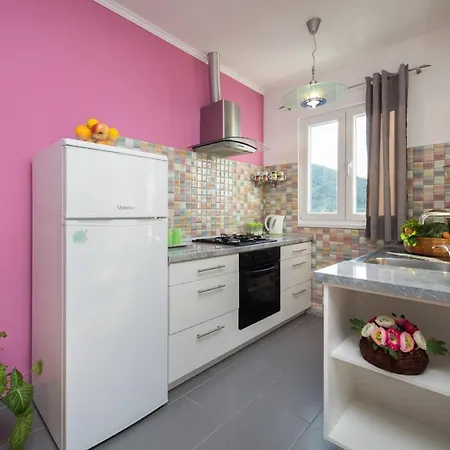 Apartments Villa Nada *