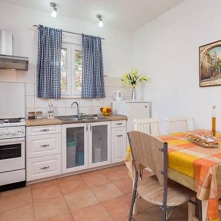 Apartments Villa Nada * Vinišće